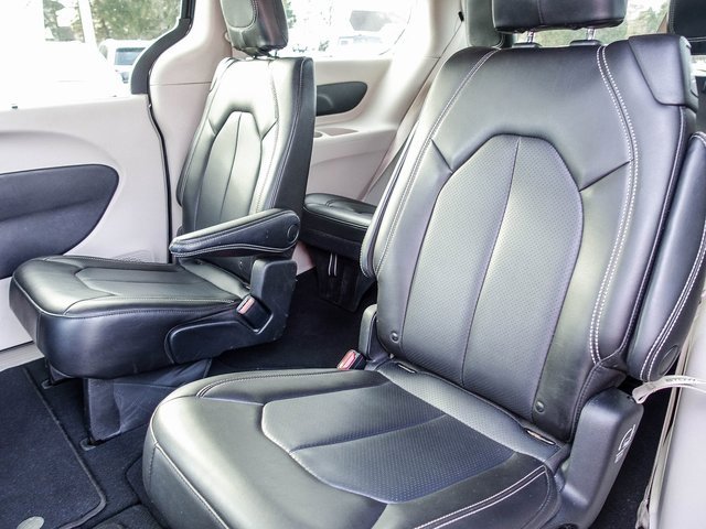 Used 2023 Chrysler Pacifica Touring-L image 21