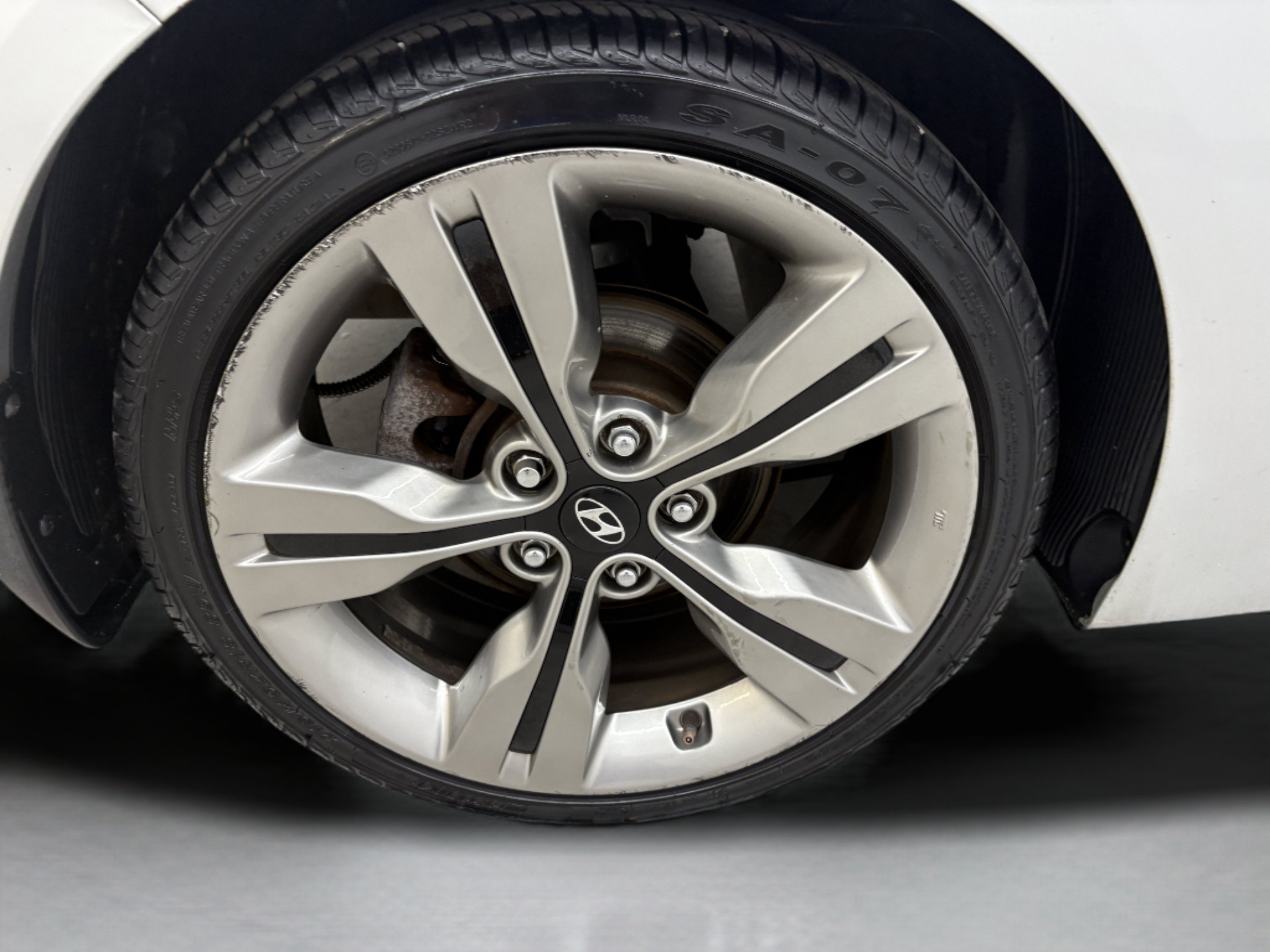 Used 2013 Hyundai Veloster w/ Style Pkg FWD image 8