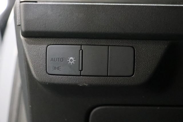 Used 2022 Audi Q4 e-tron Premium AWD/4WD image 18