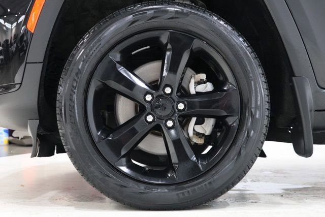 Used 2023 Jeep Grand Cherokee L Limited w/ Black Appearance Package AWD/4WD image 6