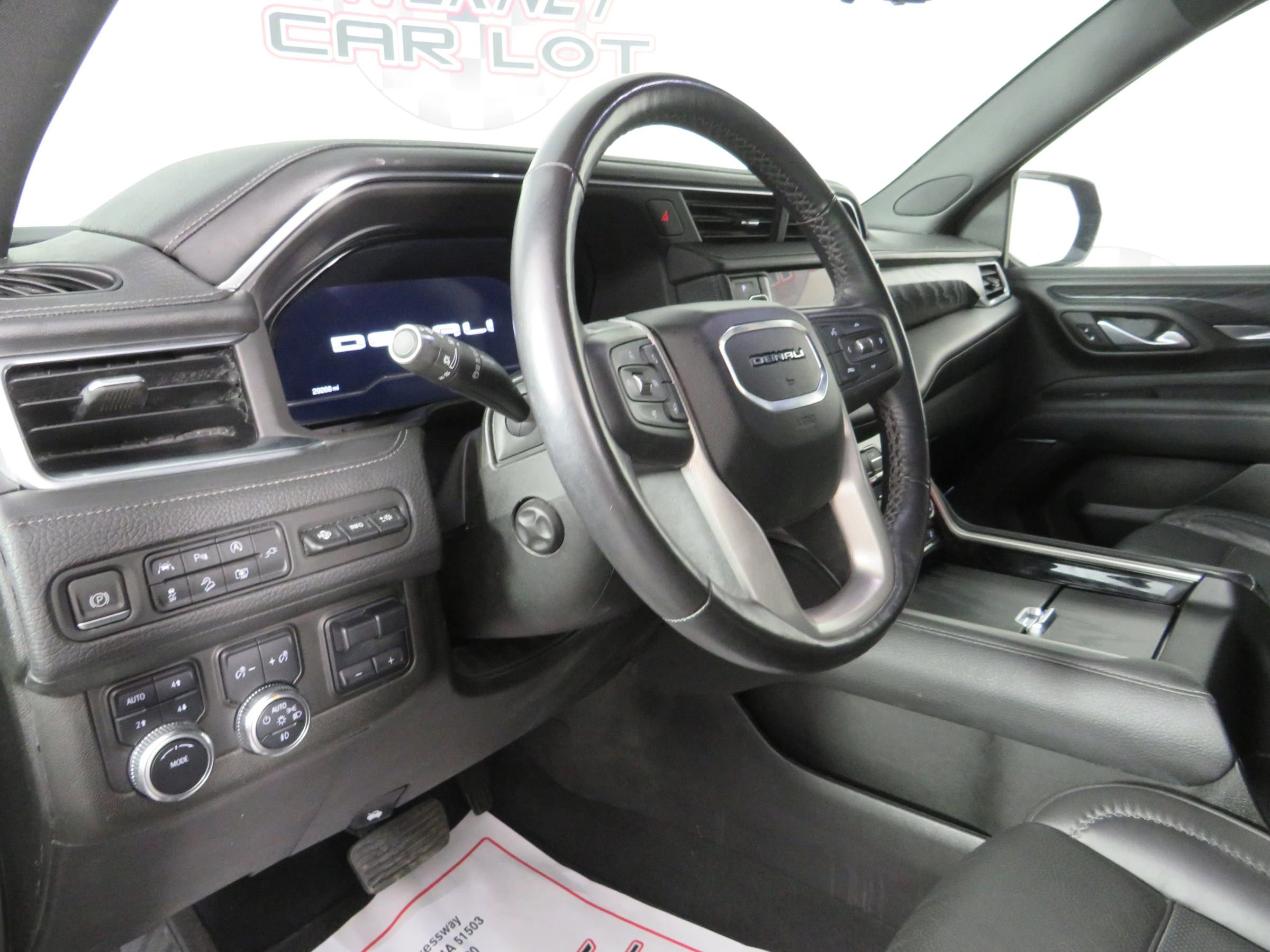 Used 2022 GMC Yukon XL Denali w/ Advanced Technology Package image 10
