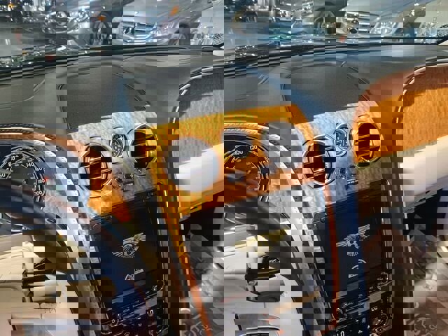 Used 2015 Bentley Flying Spur V8 image 30