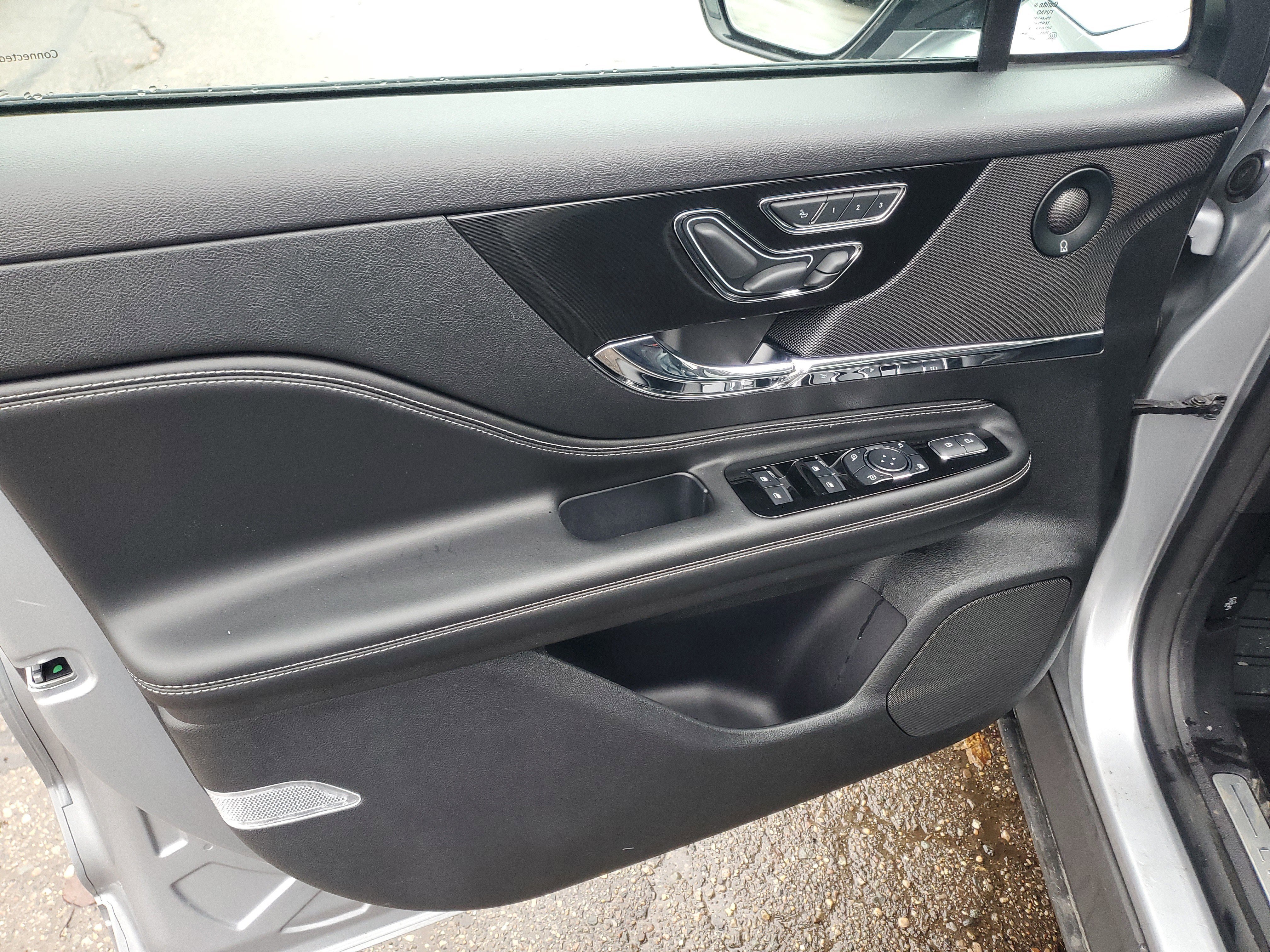 Certified 2023 Lincoln Corsair Reserve w/ Equipment Group 202A image 10