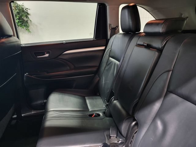 Used 2017 Toyota Highlander XLE AWD/4WD image 14