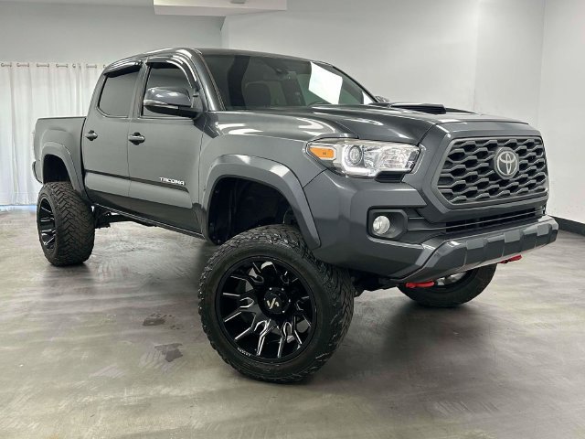 Used 2020 Toyota Tacoma TRD Sport AWD/4WD image 5