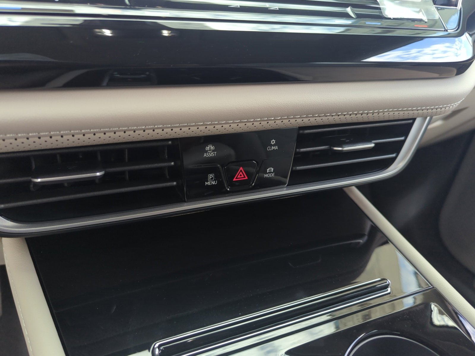 New 2026 Volkswagen Atlas SE FWD image 12