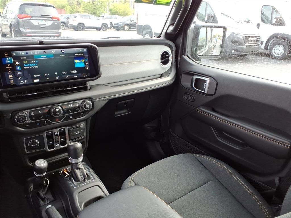 Certified 2025 Jeep Wrangler Unlimited Sahara AWD/4WD image 13