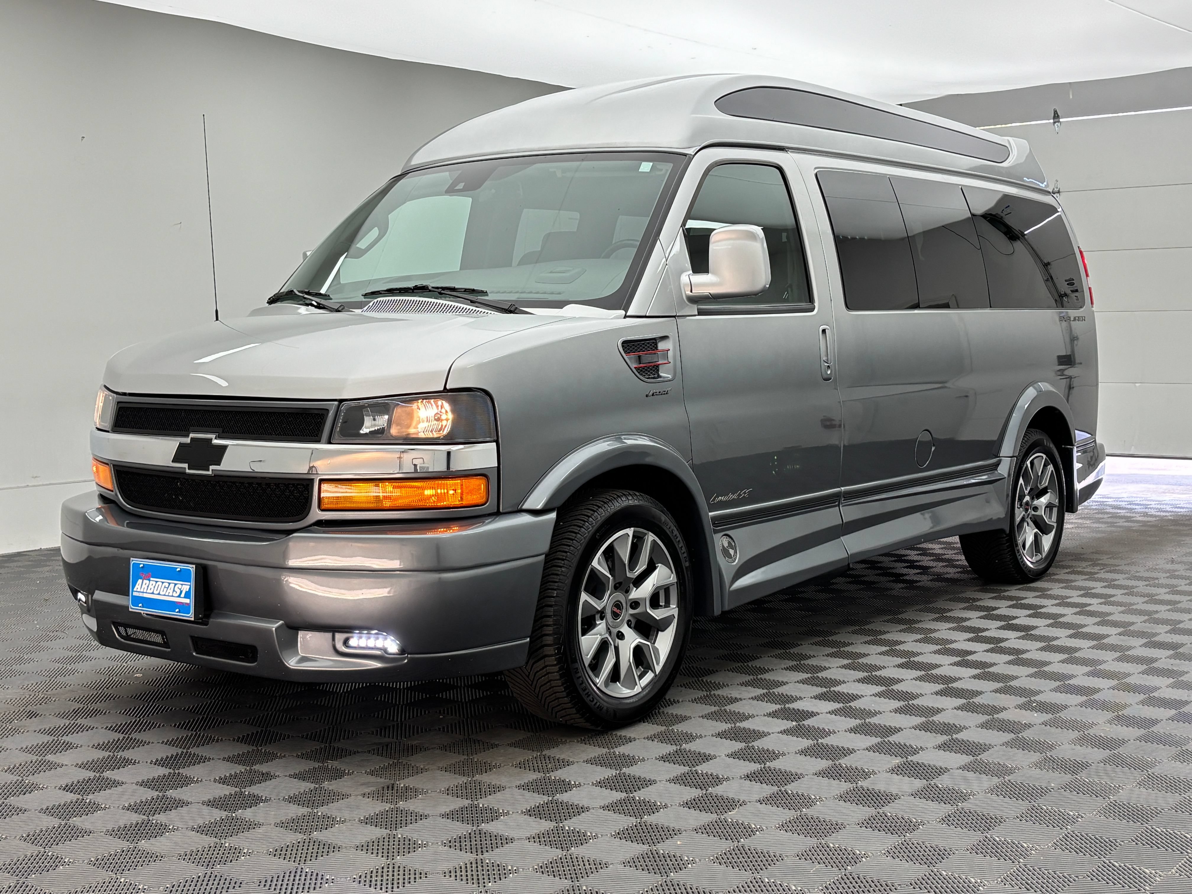 Used 2025 Chevrolet Express 2500 w/ Driver Convenience Package RWD image 16