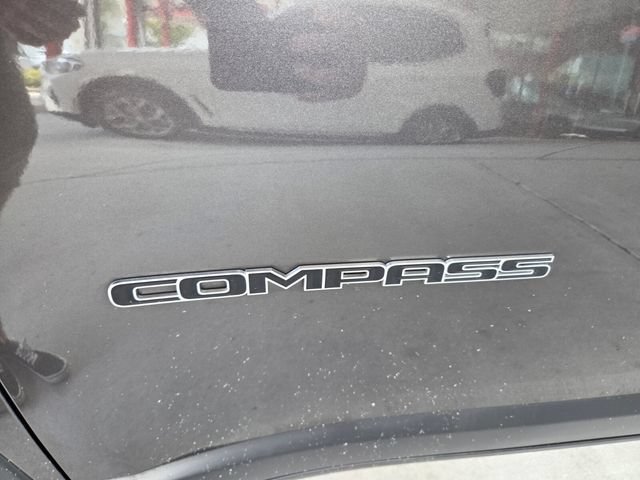 Used 2023 Jeep Compass Latitude AWD/4WD image 3