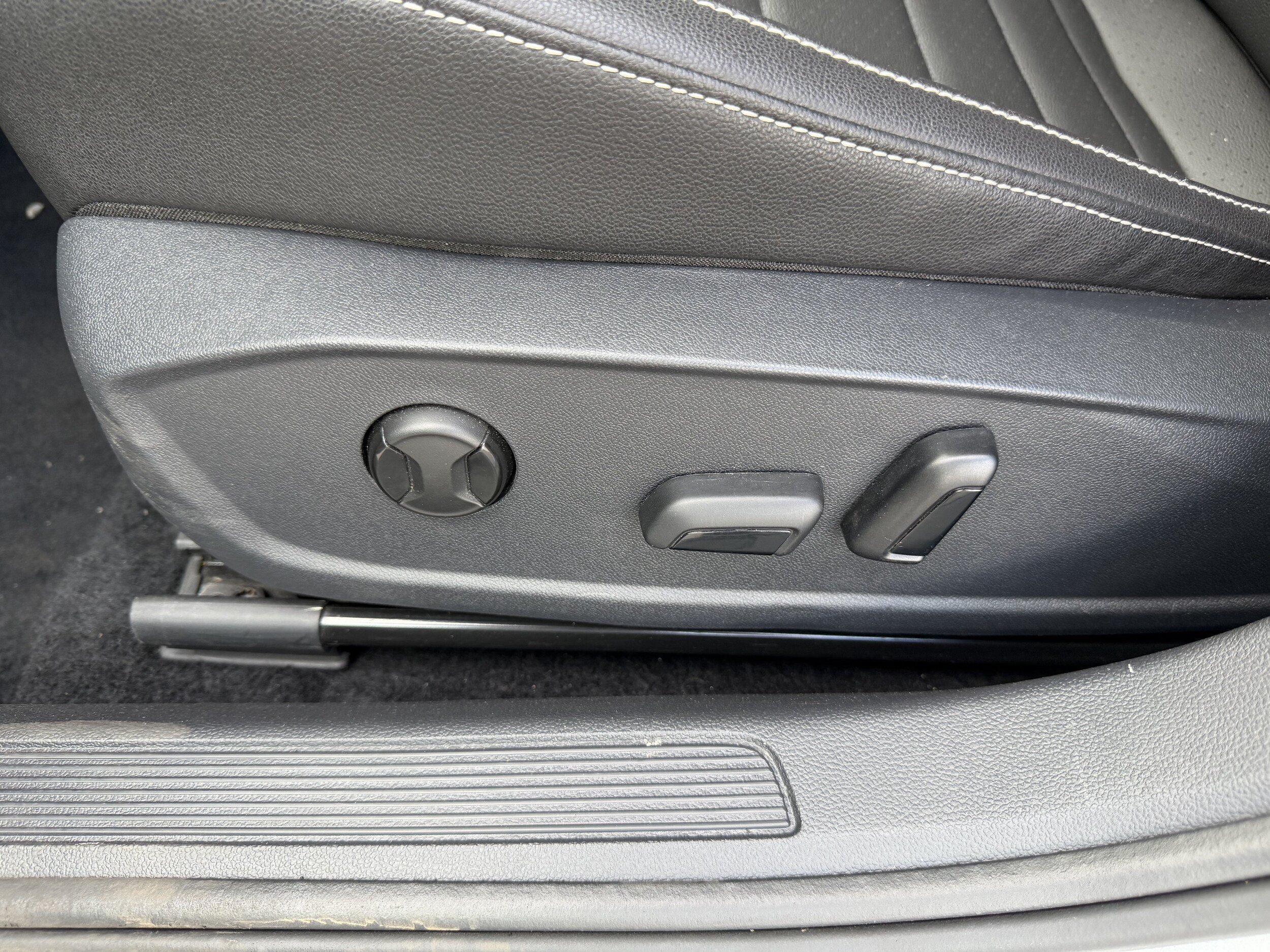 Used 2024 Volkswagen Jetta SE FWD image 12