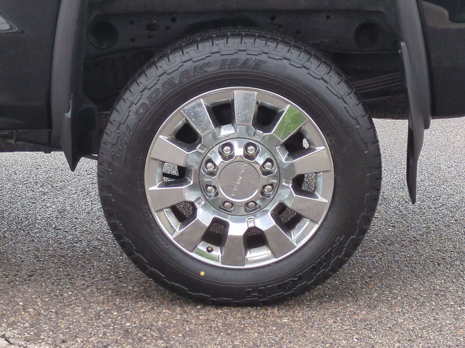 Used 2017 GMC Sierra 2500 Denali w/ Suspension Package, Off-Road AWD/4WD image 14