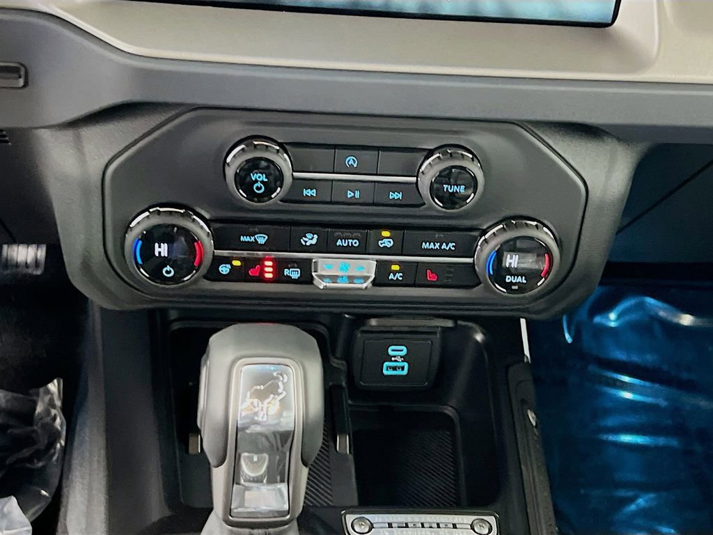 New 2025 Ford Bronco Outer Banks image 9