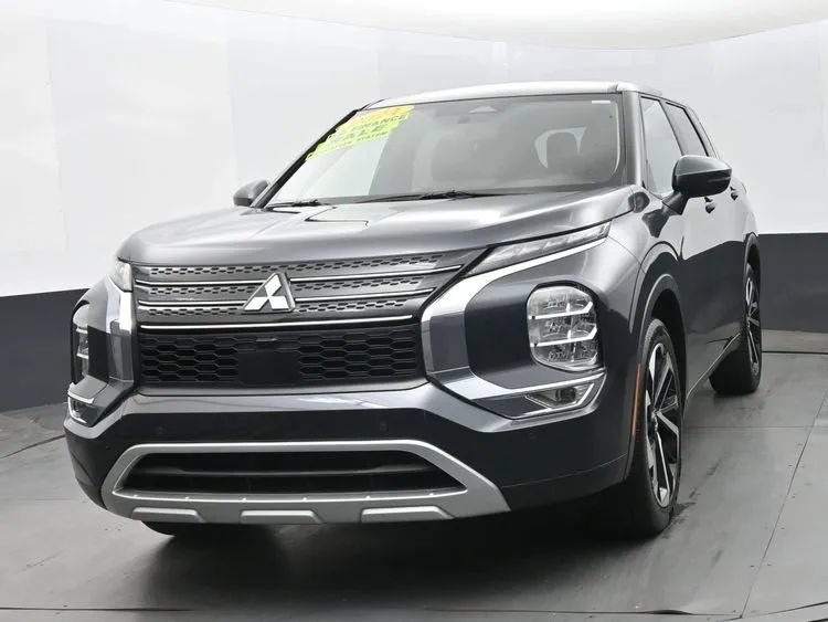 Used 2024 Mitsubishi Outlander FWD image 1