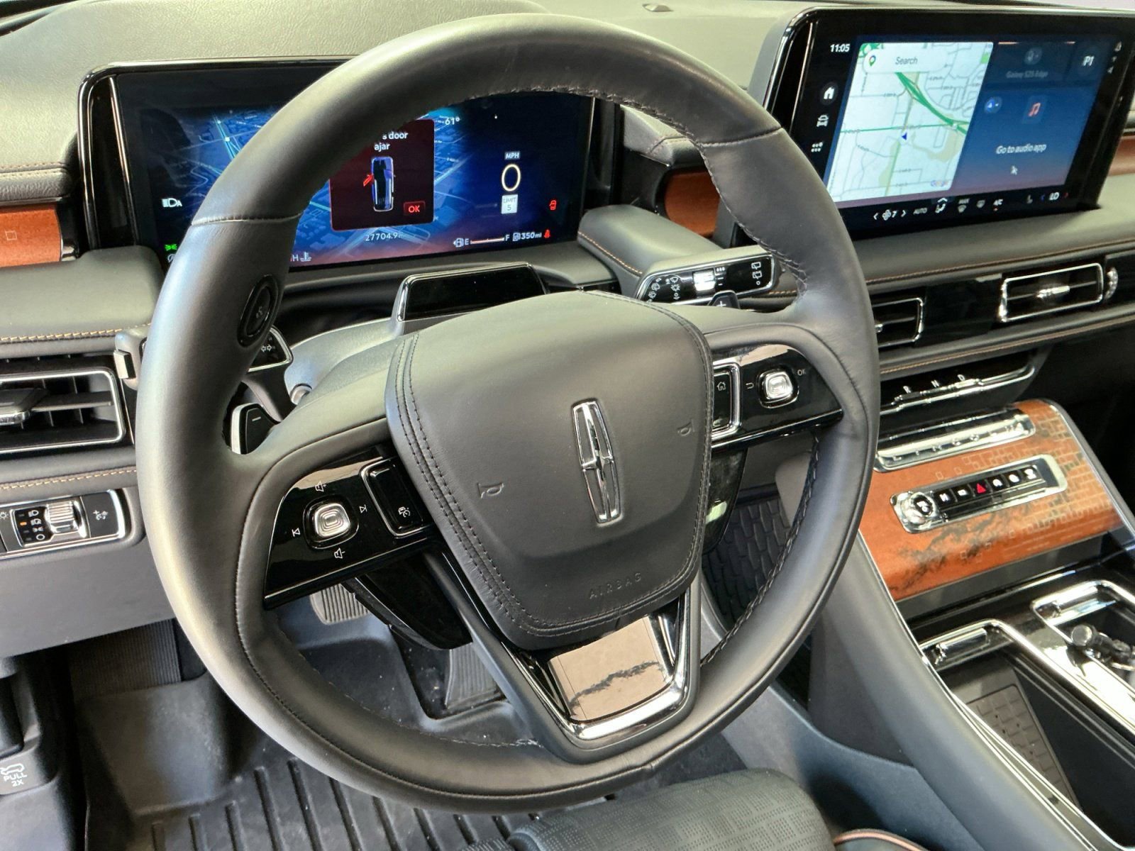 Certified 2025 Lincoln Aviator Black Label w/ Jet Appearance Package AWD/4WD image 12