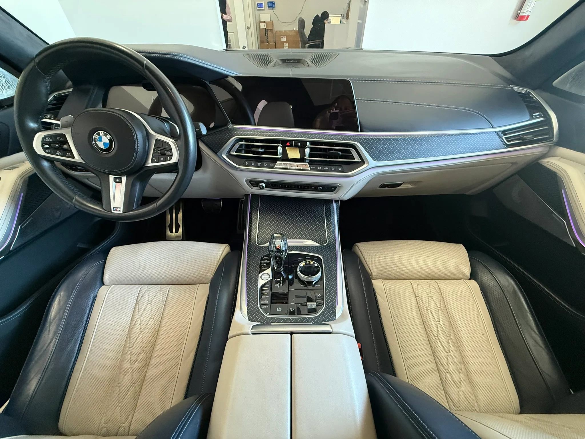 Used 2020 BMW X7 M50i w/ Dynamic Handling Package AWD/4WD image 22