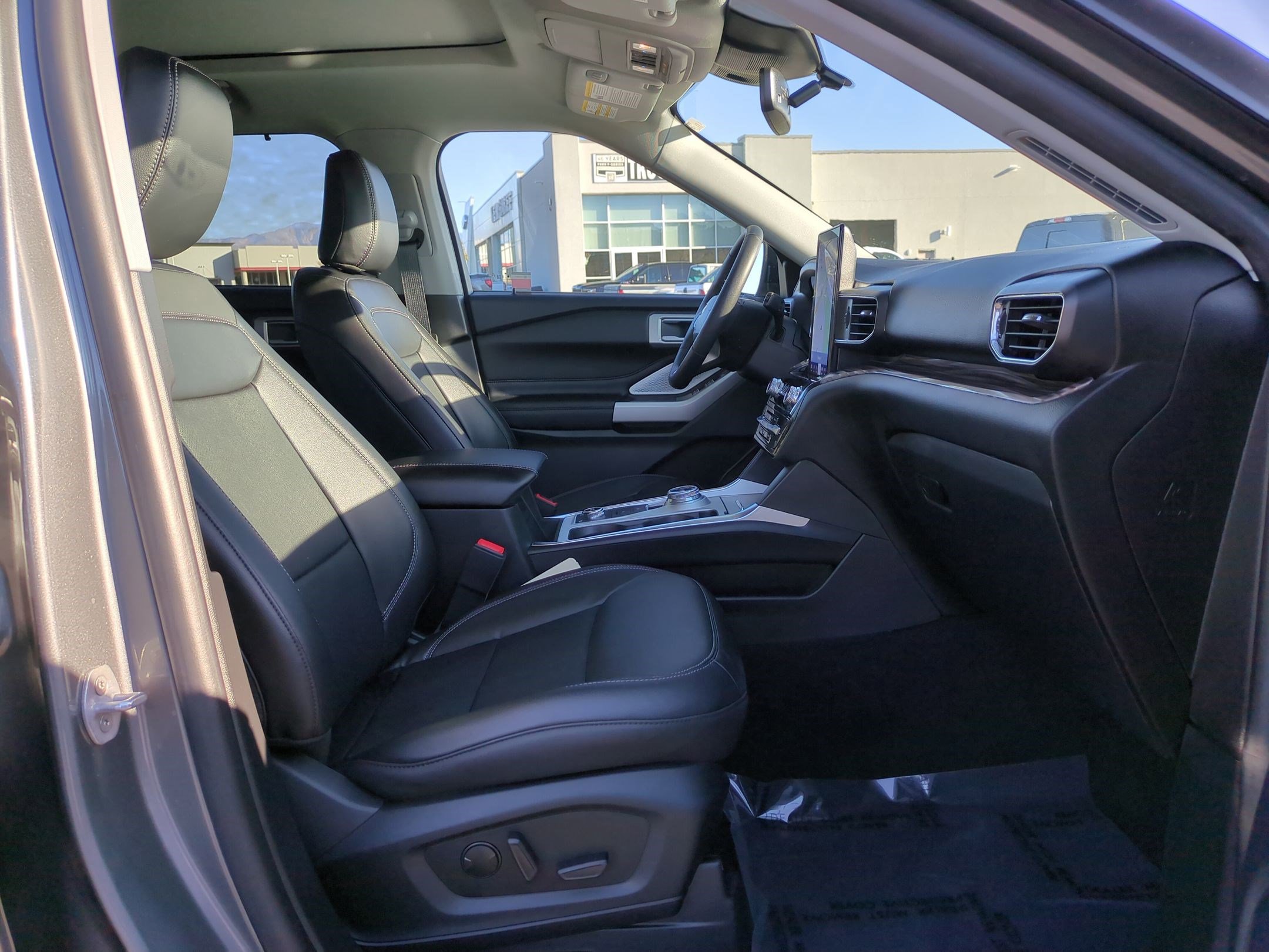 Used 2023 Ford Explorer Limited w/ Limited Technology Package image 32