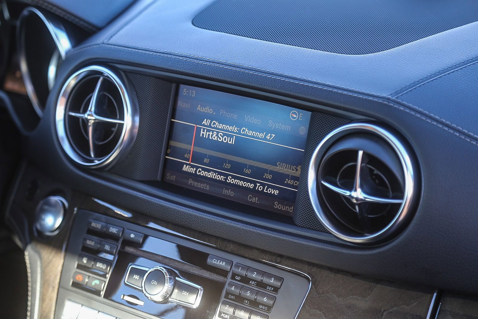 Used 2013 Mercedes-Benz SL 550 image 13