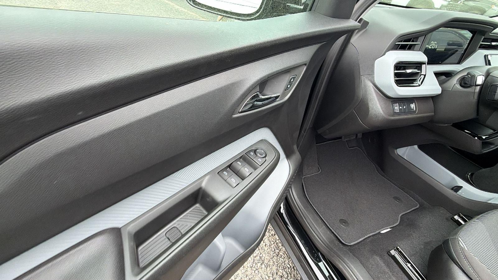 New 2027 Chevrolet Bolt LT w/ Comfort Package FWD image 12