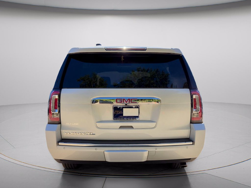 Used 2019 GMC Yukon XL Denali w/ Open Road Package RWD image 5