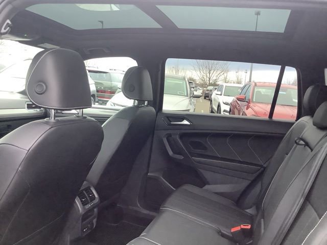 Used 2022 Volkswagen Tiguan SE R-Line image 21