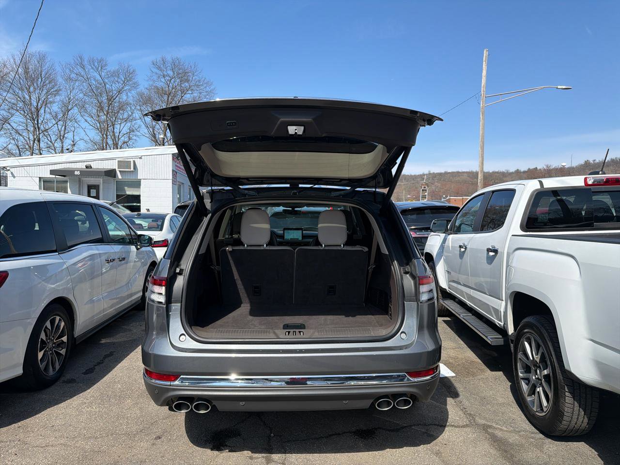 Used 2023 Lincoln Aviator AWD w/ Premium Package image 8