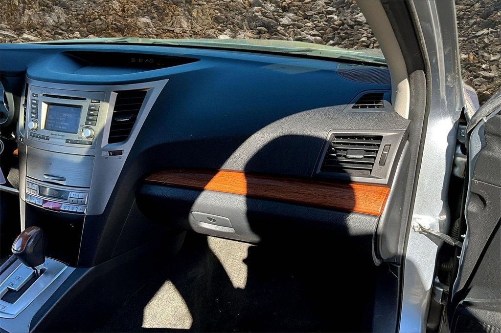 Used 2013 Subaru Outback 2.5i Limited w/ Moonroof Pkg image 14