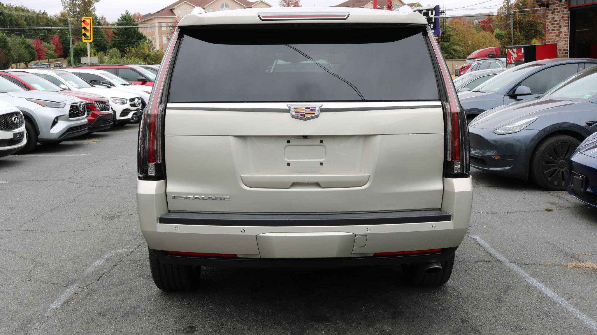 Used 2015 Cadillac Escalade Luxury AWD/4WD image 7