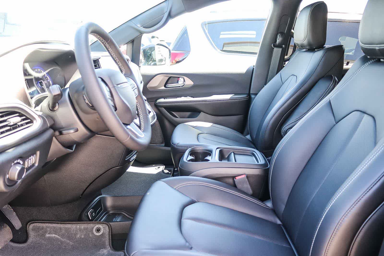 New 2027 Chrysler Pacifica Select FWD image 19