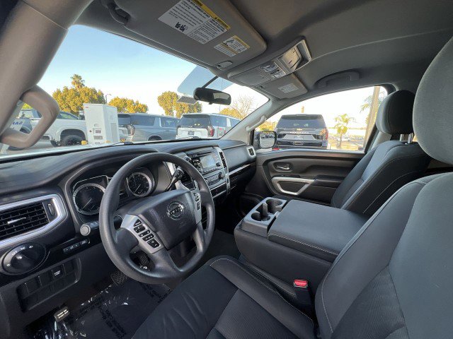Used 2018 Nissan Titan SV image 10