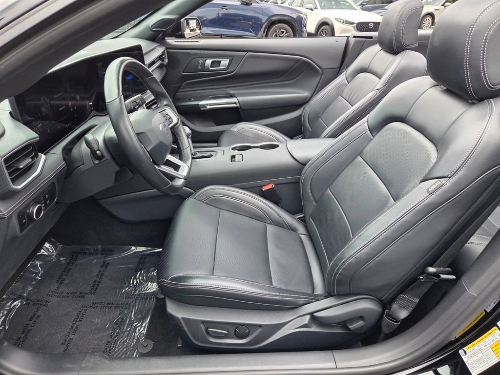 Used 2025 Ford Mustang Premium RWD image 3