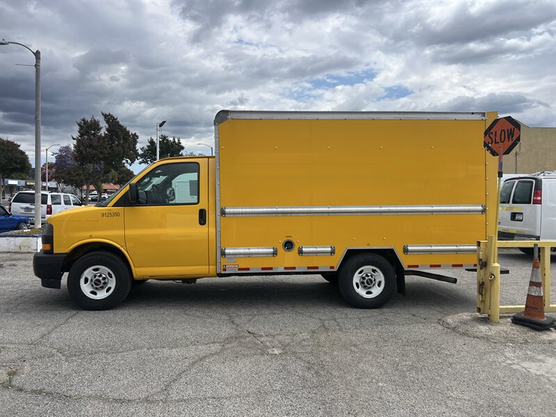 Used 2021 GMC Savana 3500 w/ Power Convenience Package RWD image 4