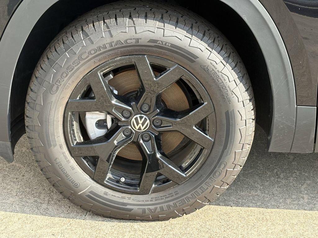 Used 2024 Volkswagen Atlas Peak Edition SEL AWD/4WD image 9