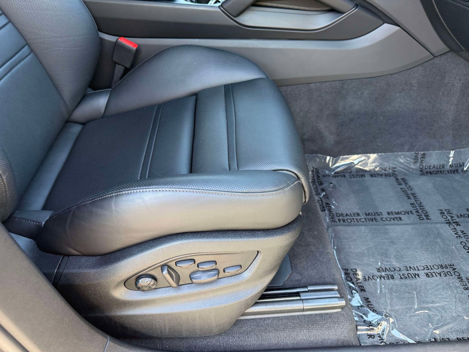 Used 2024 Porsche Cayenne Coupe image 33