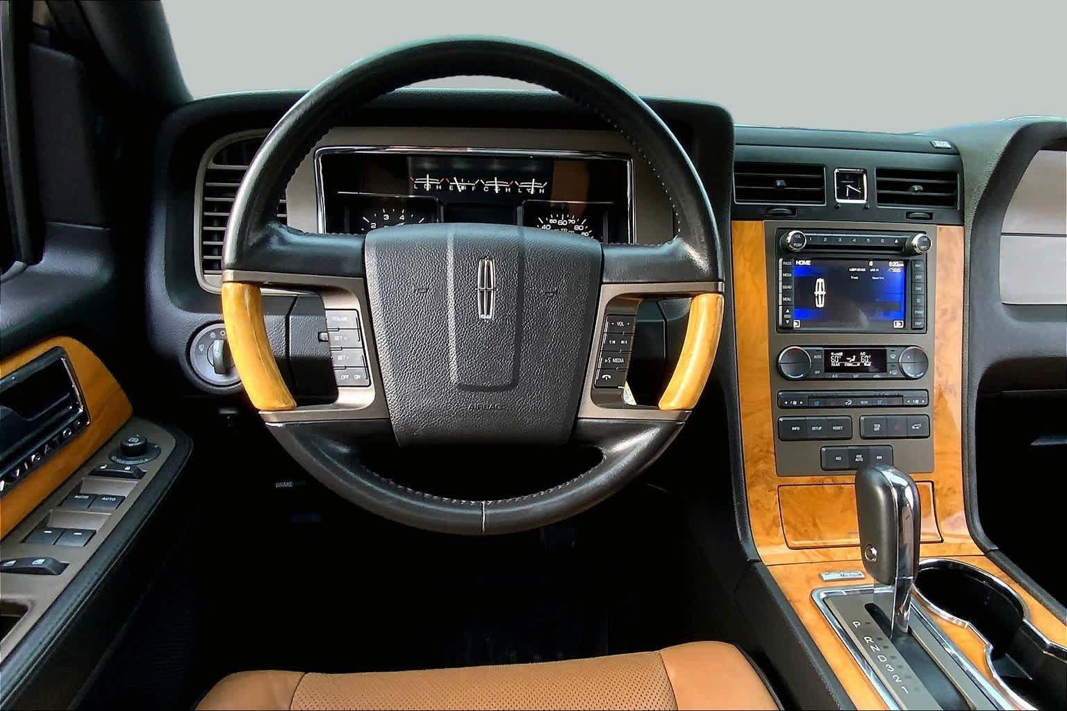 Used 2014 Lincoln Navigator 4WD w/ Equipment Group 101A image 6