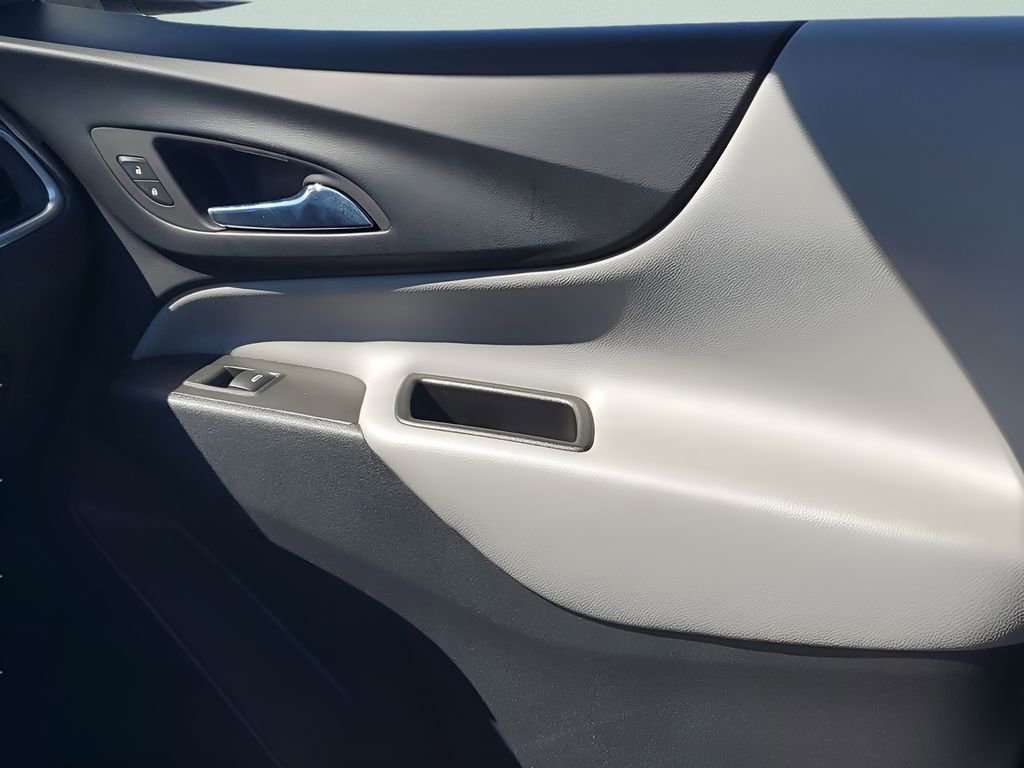 Used 2023 Chevrolet Equinox LS image 13