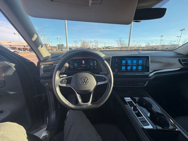 Used 2024 Volkswagen Atlas SE image 13
