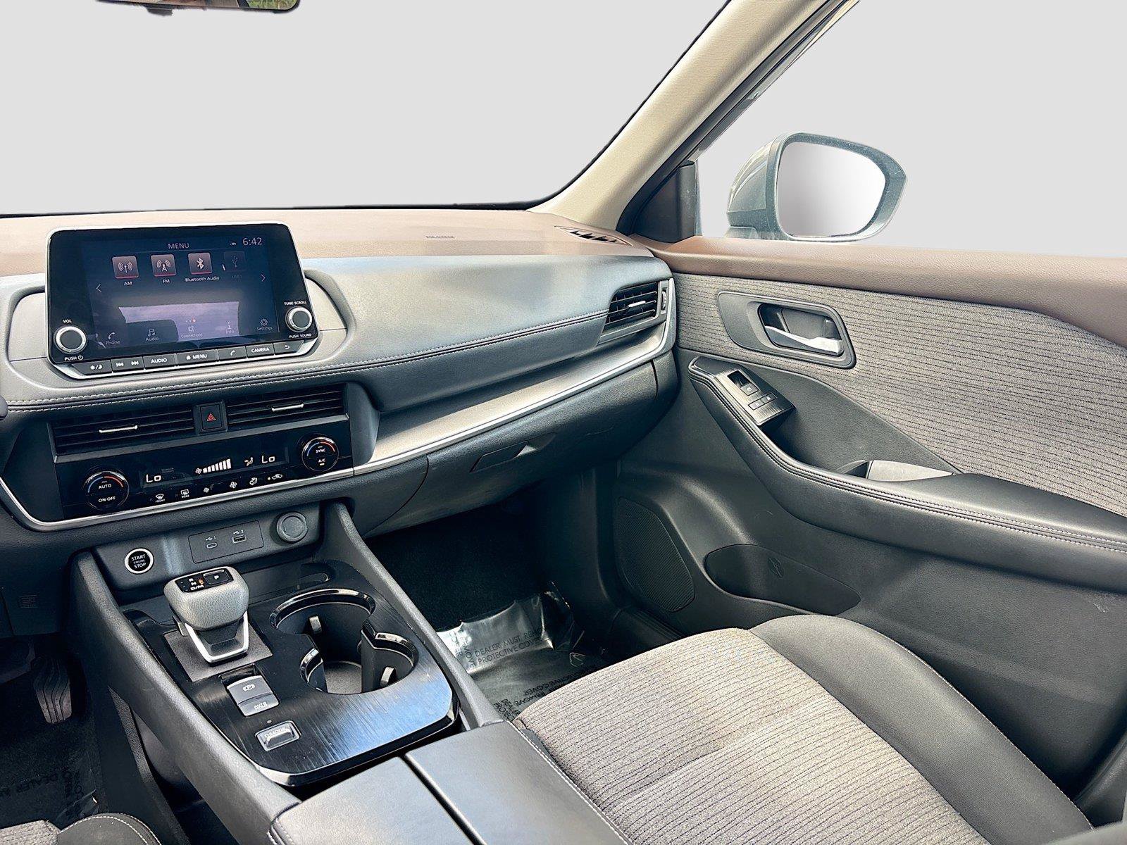 Used 2023 Nissan Rogue SV FWD image 21