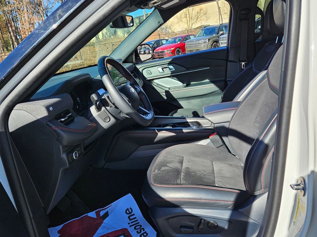 Used 2025 Ford Explorer ST image 5