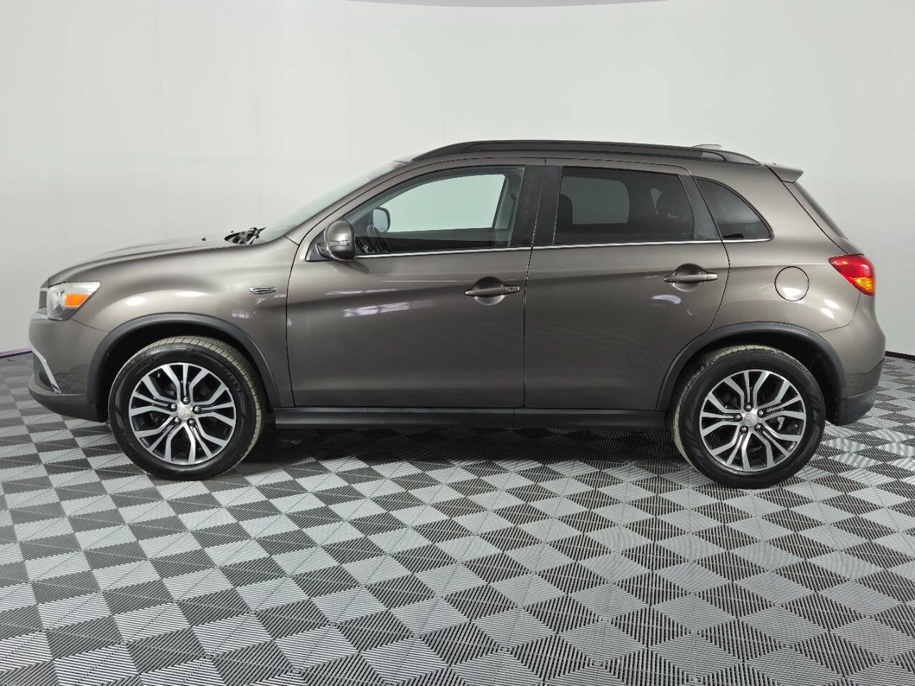 Used 2017 Mitsubishi Outlander Sport SEL AWD/4WD image 4