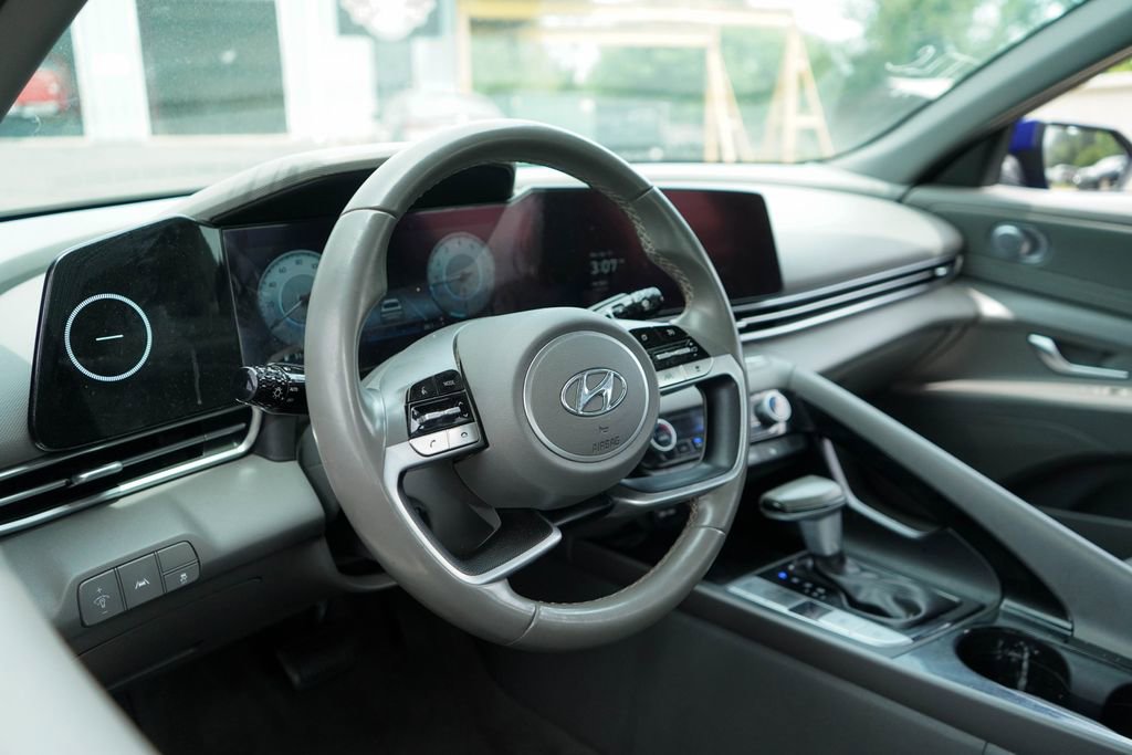 Used 2023 Hyundai Elantra SEL w/ Convenience Package image 7