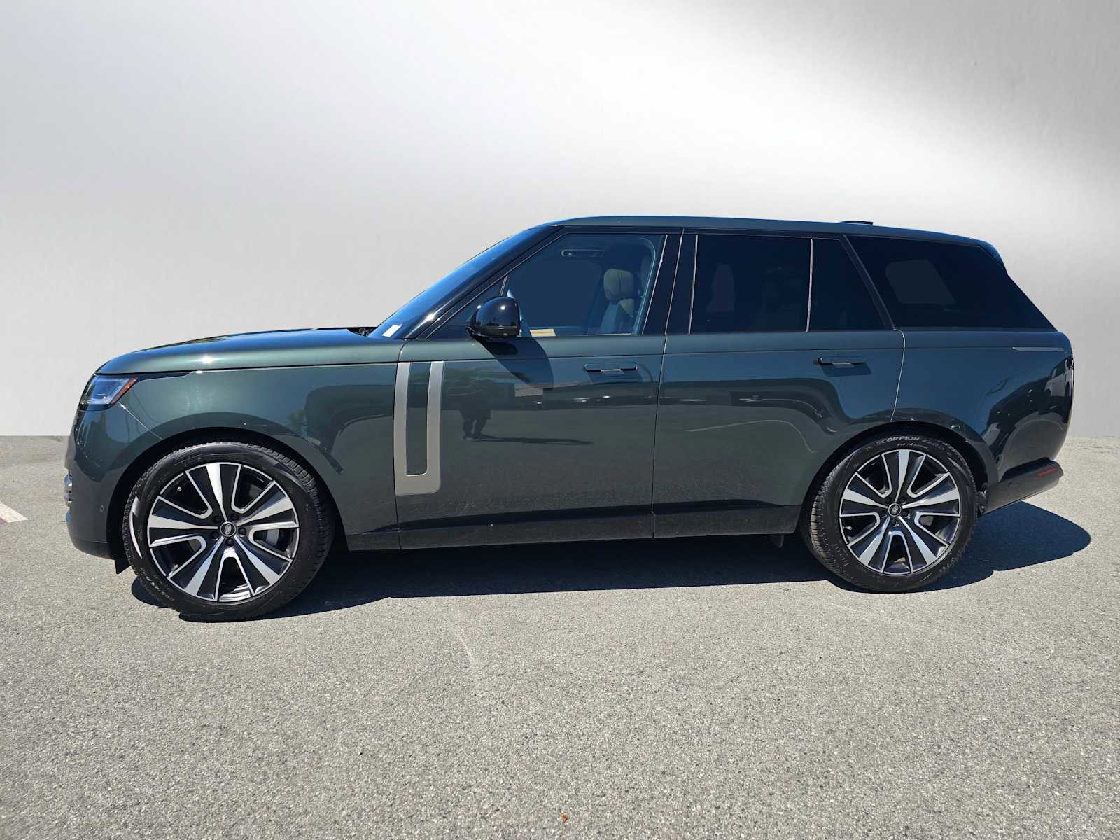 Used 2023 Land Rover Range Rover SE AWD/4WD image 4