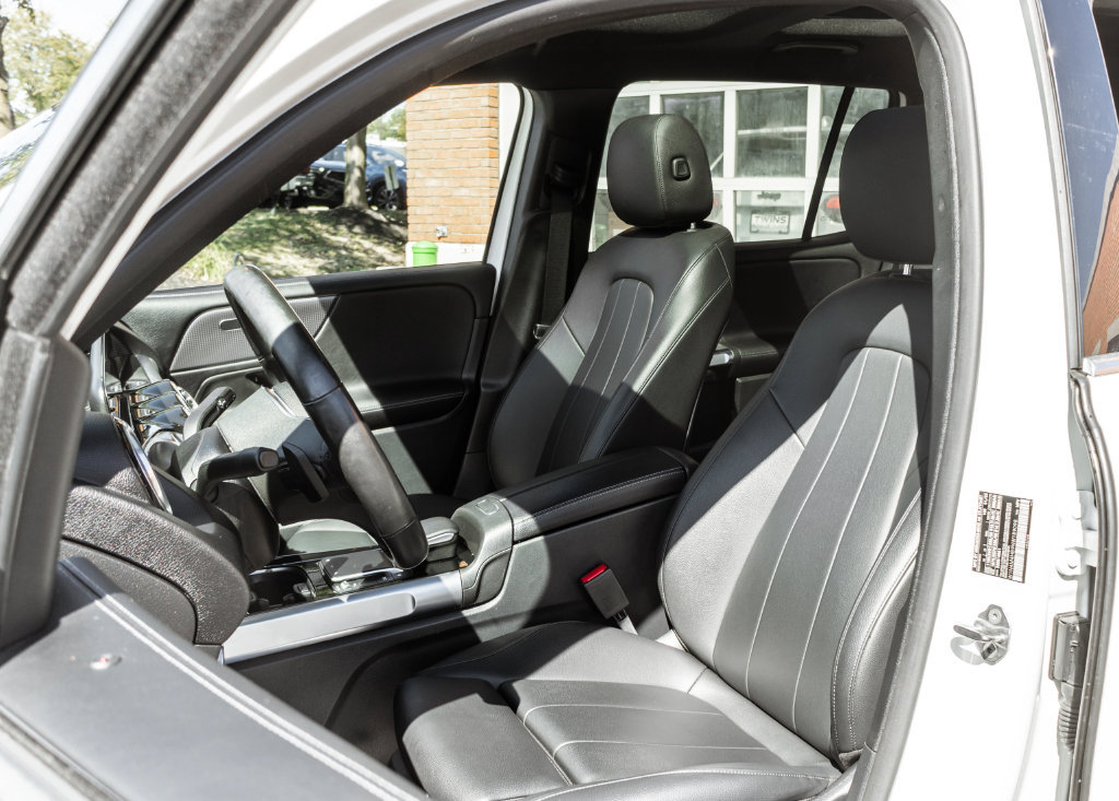 Used 2022 Mercedes-Benz GLB 250 4MATIC w/ Premium Package Lite image 6