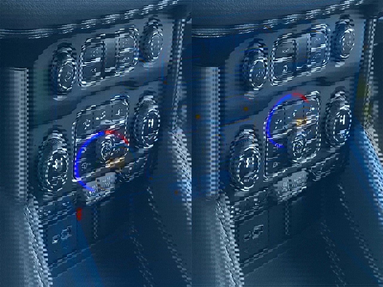 Used 2023 Chevrolet Suburban Z71 w/ Luxury Package image 31