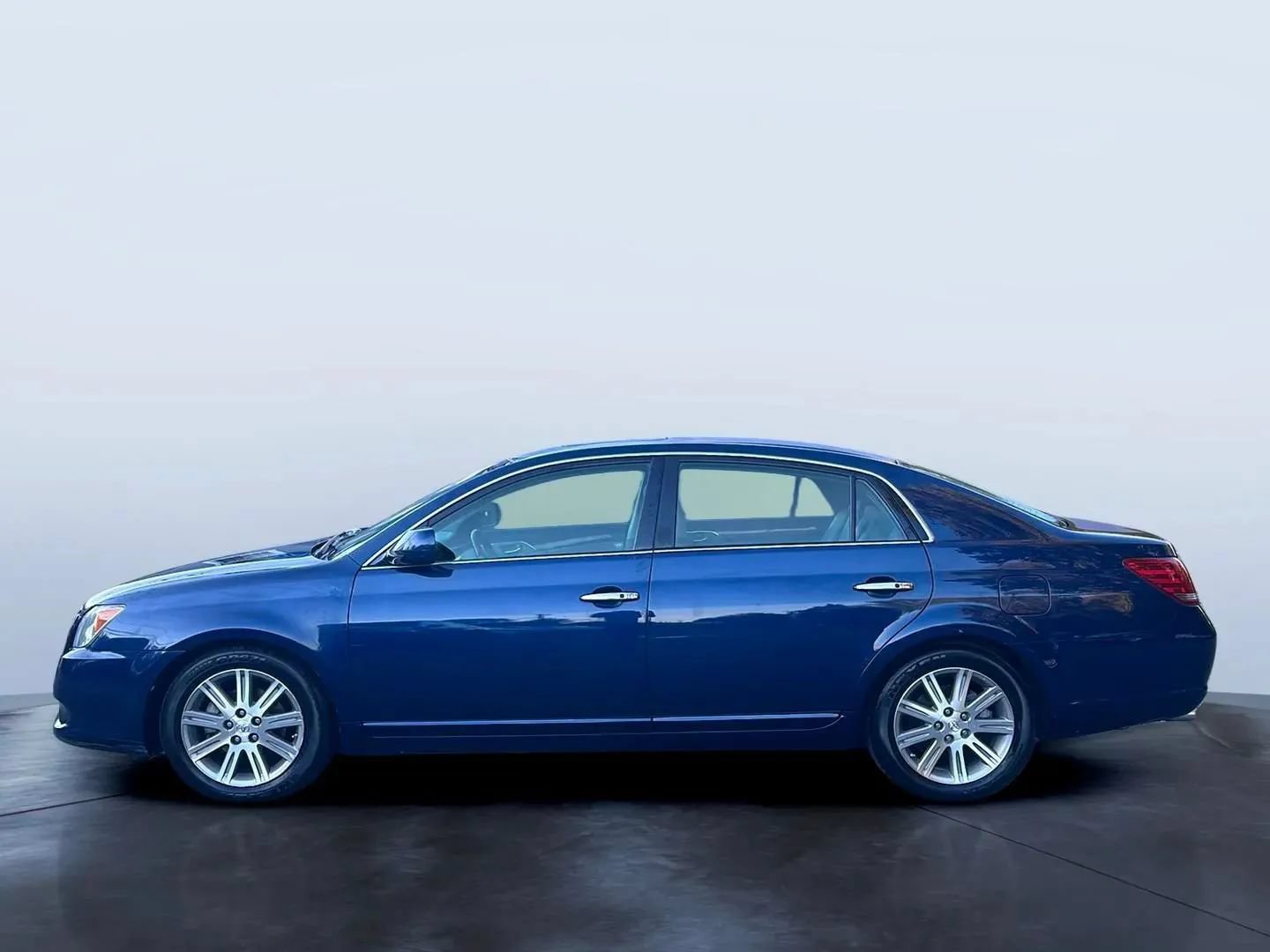 Used 2008 Toyota Avalon Limited FWD image 2