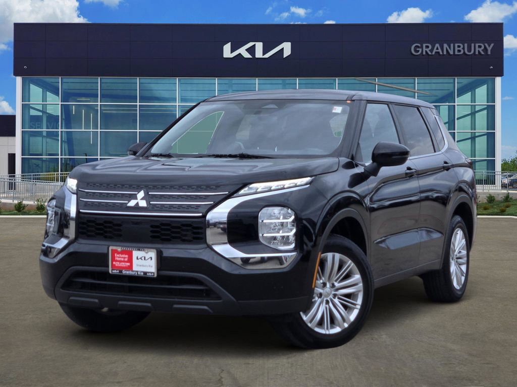 Used 2024 Mitsubishi Outlander ES image 1