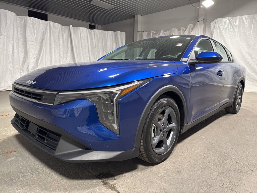 Used 2025 Kia K4 LXS image 3