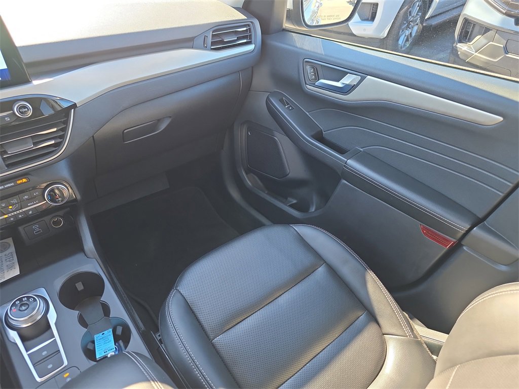 Used 2022 Ford Escape SEL image 17