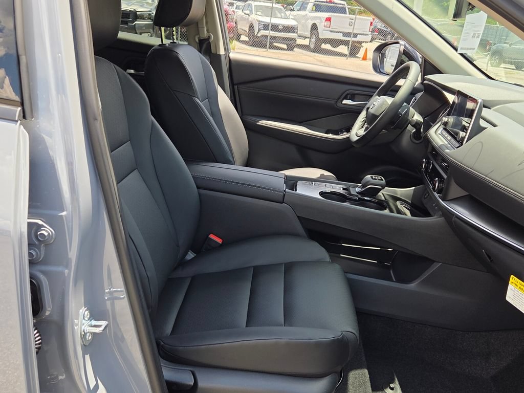 New 2026 Nissan Rogue Dark Armor FWD image 13