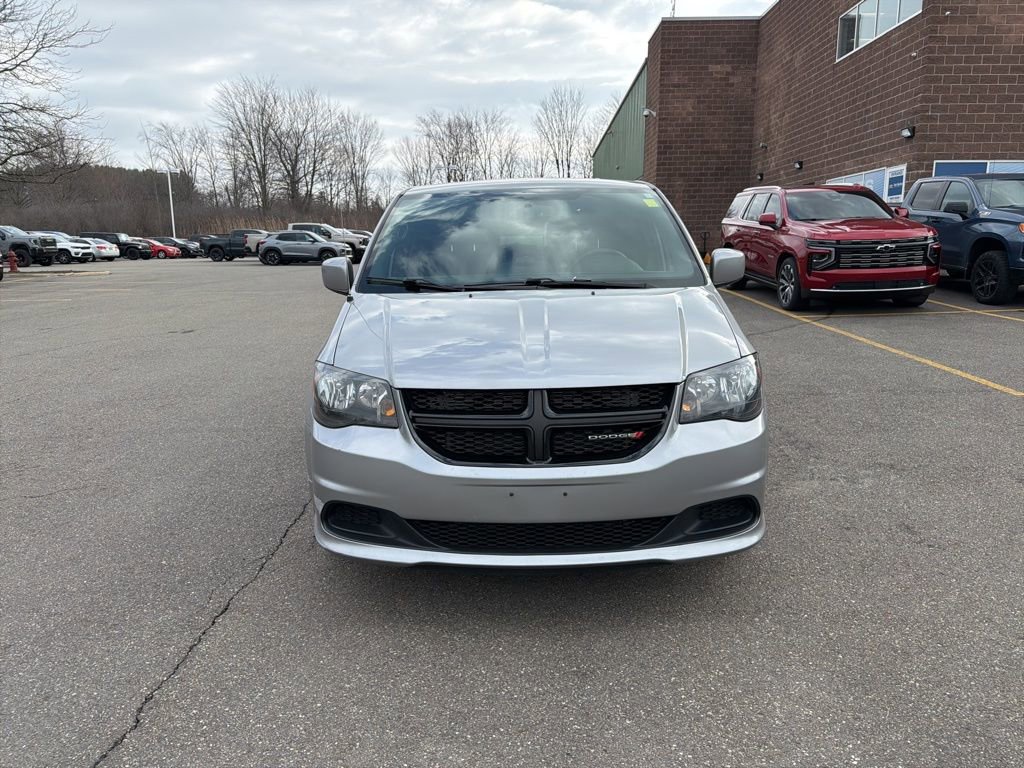 Used 2017 Dodge Grand Caravan SE image 4