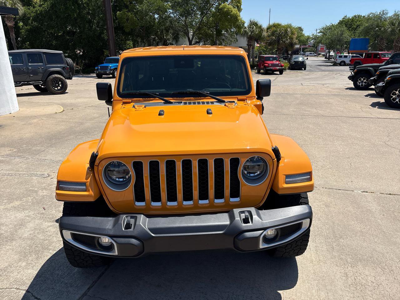 Used 2021 Jeep Wrangler Unlimited Sahara w/ Cold Weather Group AWD/4WD image 3